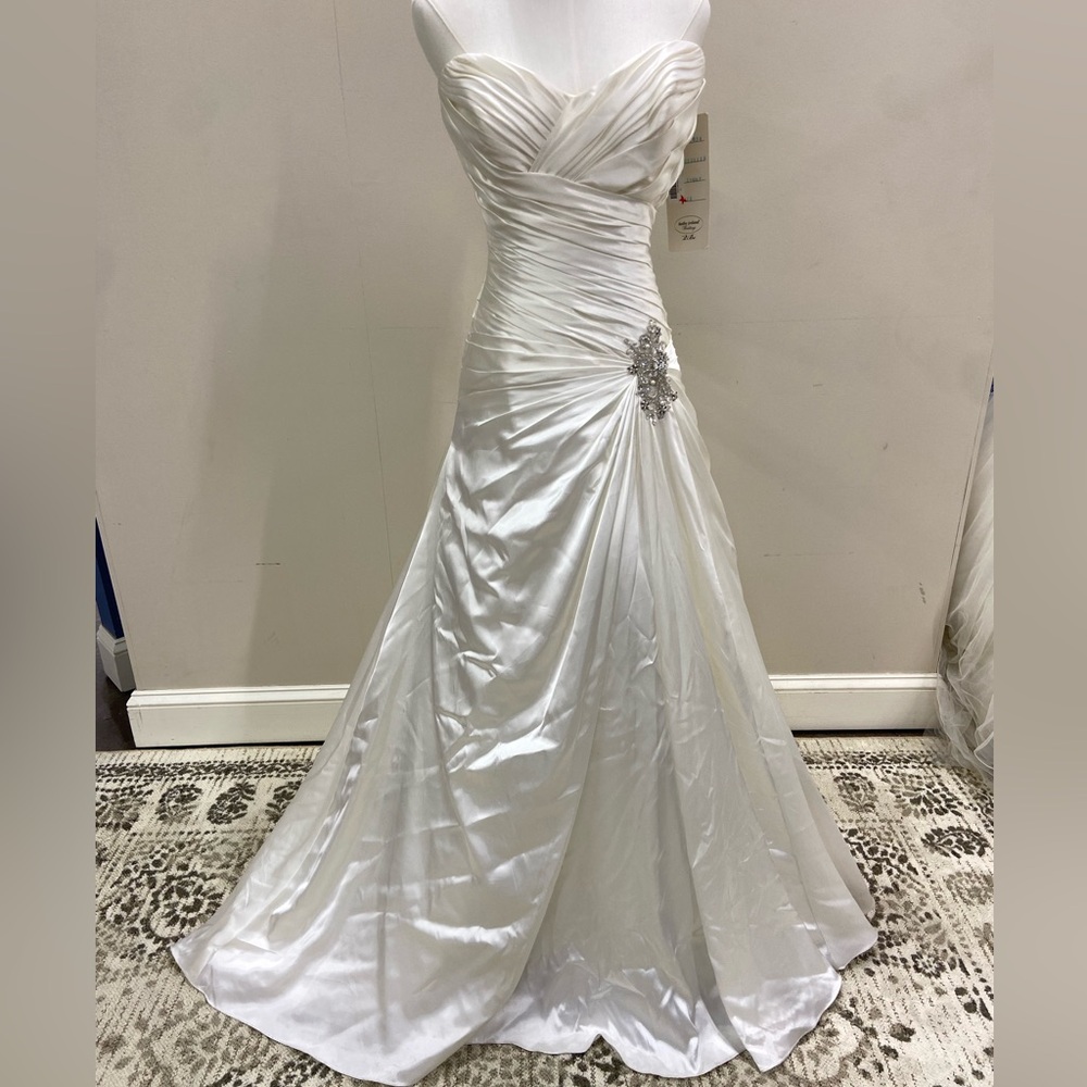 NWT Kathy Ireland Satin Wedding Dress size 12